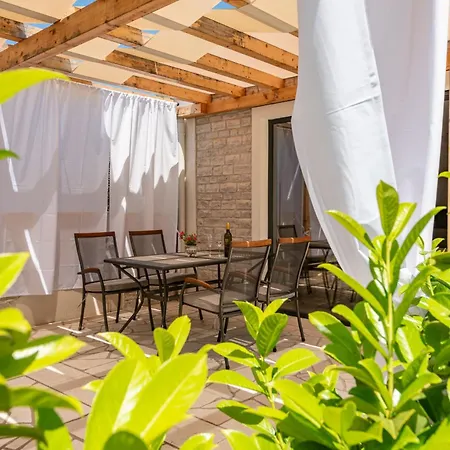 דירה Varos With Shared Pool