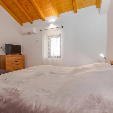 דירה Varos With Shared Pool