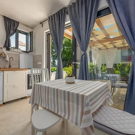 דירה Varos With Shared Pool *