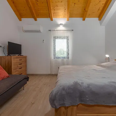 דירה Varos With Shared Pool אוגייאן