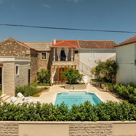 Varos With Shared Pool * אוגייאן