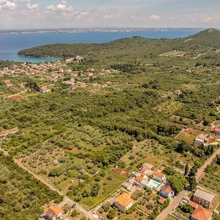 דירה Varos With Shared Pool אוגייאן