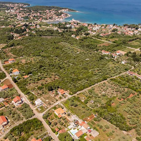 Varos With Shared Pool