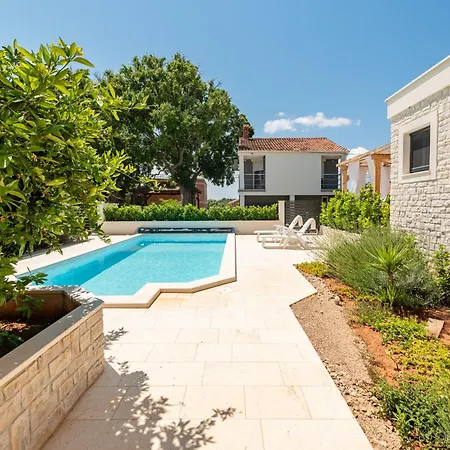 דירה Varos With Shared Pool *