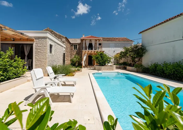 Varos With Shared Pool * Ugljan