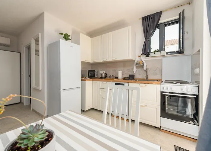 Varos With Shared Pool * Ugljan