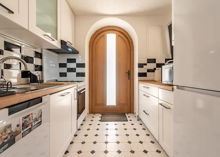 Varos With Shared Pool * Ugljan