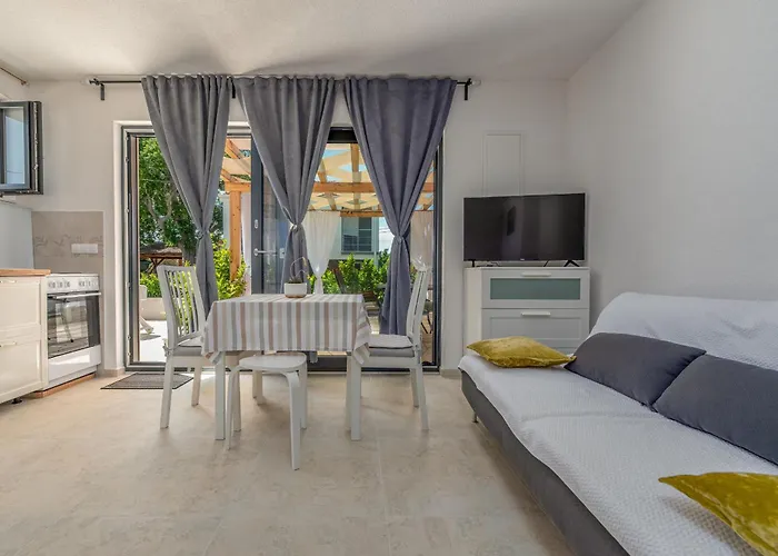 Varos With Shared Pool Apartmán