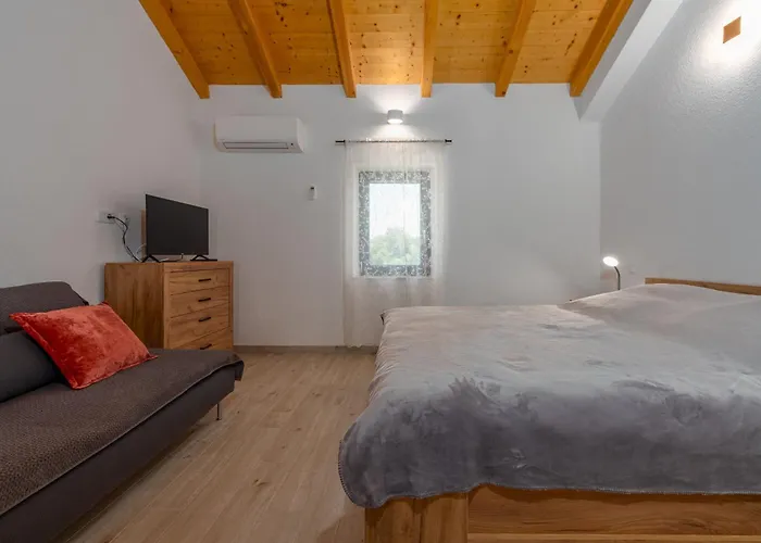 Διαμέρισμα Varos With Shared Pool Ugljan