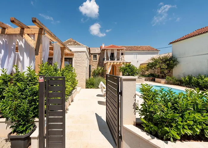 Varos With Shared Pool Apartmán