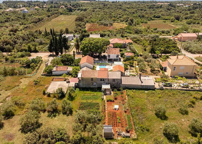 Varos With Shared Pool Apartmán Ugljan