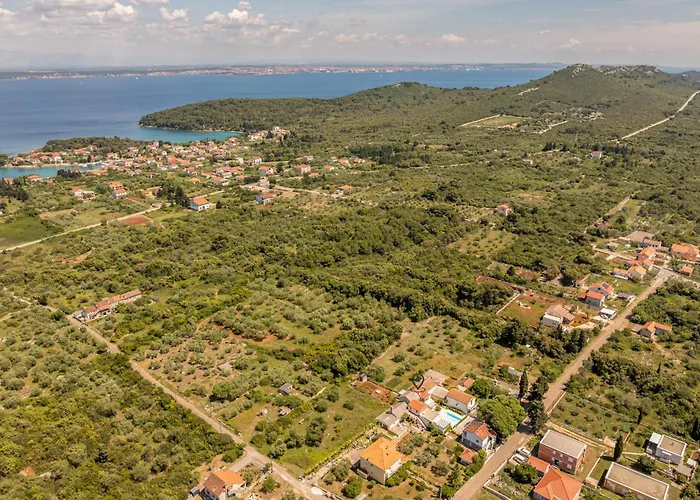 Διαμέρισμα Varos With Shared Pool Ugljan