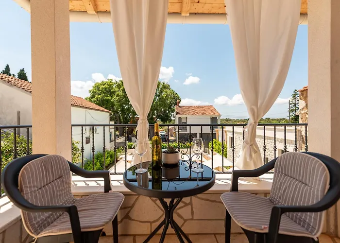 Varos With Shared Pool * Ugljan