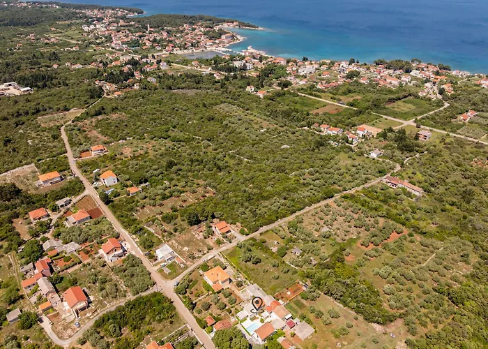 Varos With Shared Pool