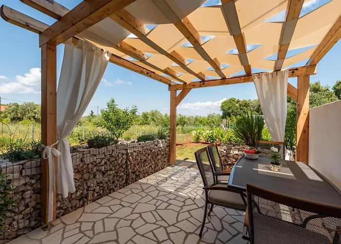 Varos With Shared Pool *