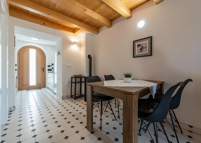 Varos With Shared Pool Apartmán *