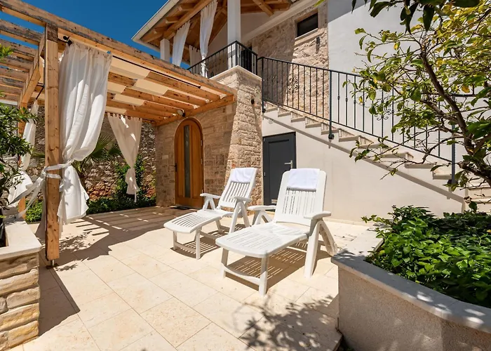 Varos With Shared Pool Apartmán *