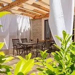 Appartement Varos With Shared Pool