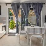 Varos With Shared Pool *