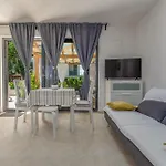 Varos With Shared Pool Appartement