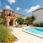 Varos With Shared Pool