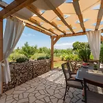 Varos With Shared Pool *
