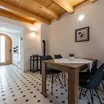 Varos With Shared Pool Appartement *