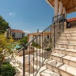 Varos With Shared Pool Appartement