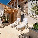 Varos With Shared Pool Appartement *