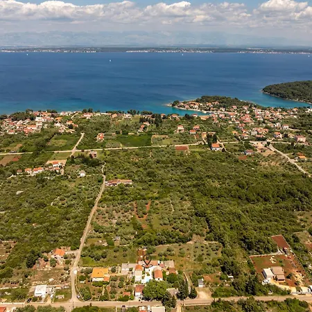 Apartamento Varos With Shared Pool Ugljan