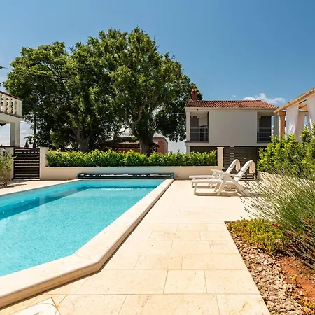 Varos With Shared Pool * Ugljan