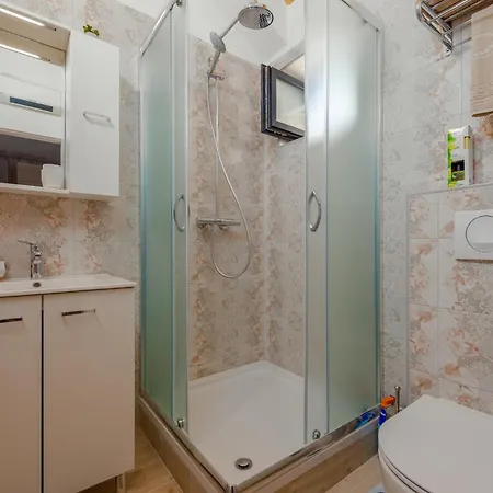 Varos With Shared Pool