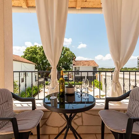 Varos With Shared Pool * Ugljan