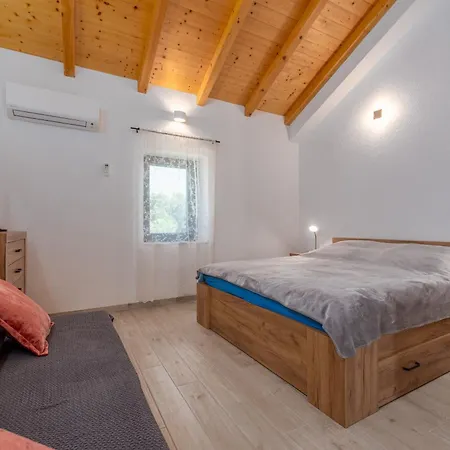 Varos With Shared Pool Apartment *