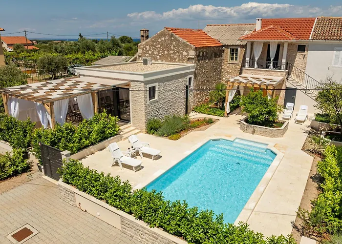 Varos With Shared Pool