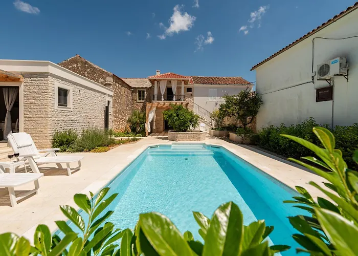 Varos With Shared Pool * Ugljan