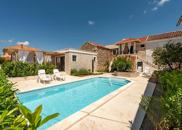 Varos With Shared Pool Ugljan