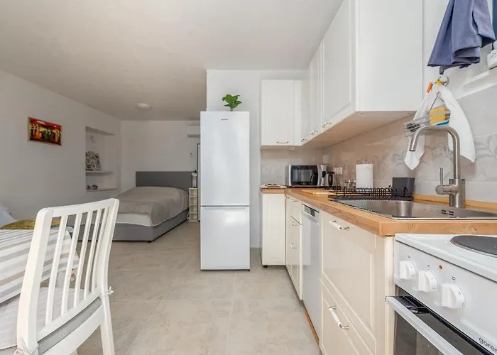 Apartamento Varos With Shared Pool