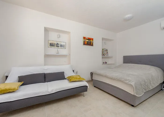 Varos With Shared Pool Ugljan