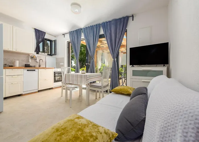 Varos With Shared Pool *