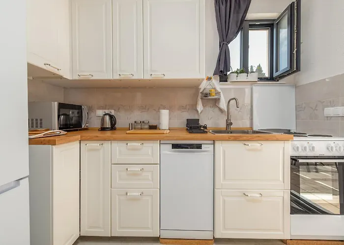 Varos With Shared Pool Ugljan