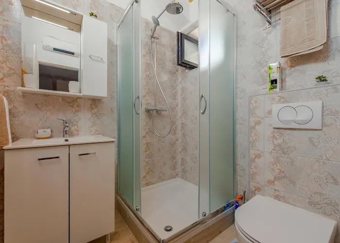 Varos With Shared Pool