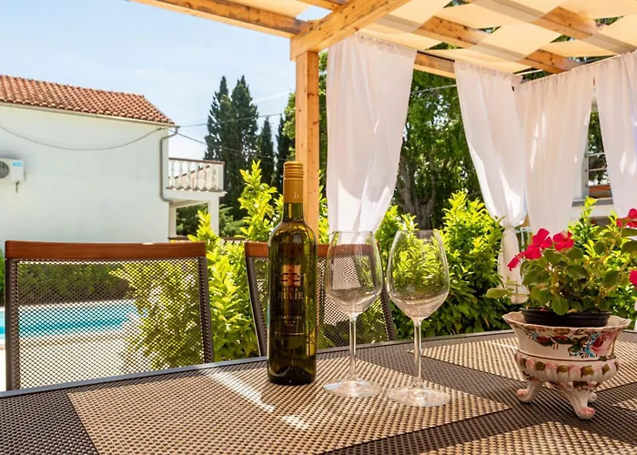 Varos With Shared Pool