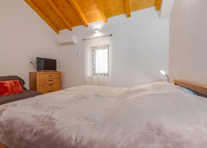 Apartman Varos With Shared Pool