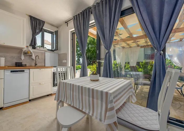 Apartman Varos With Shared Pool *