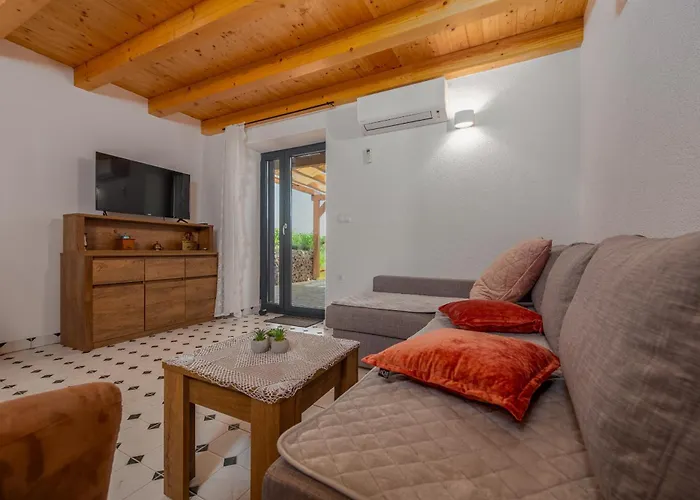 Apartman Varos With Shared Pool