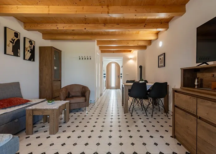 Varos With Shared Pool Ugljan