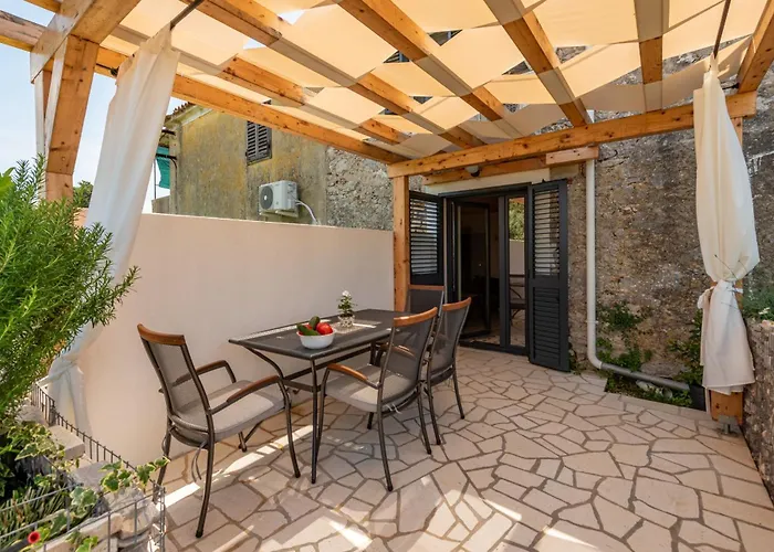 Varos With Shared Pool