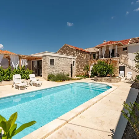 Varos With Shared Pool Ugljan