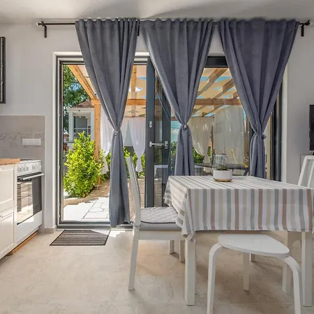 Varos With Shared Pool *